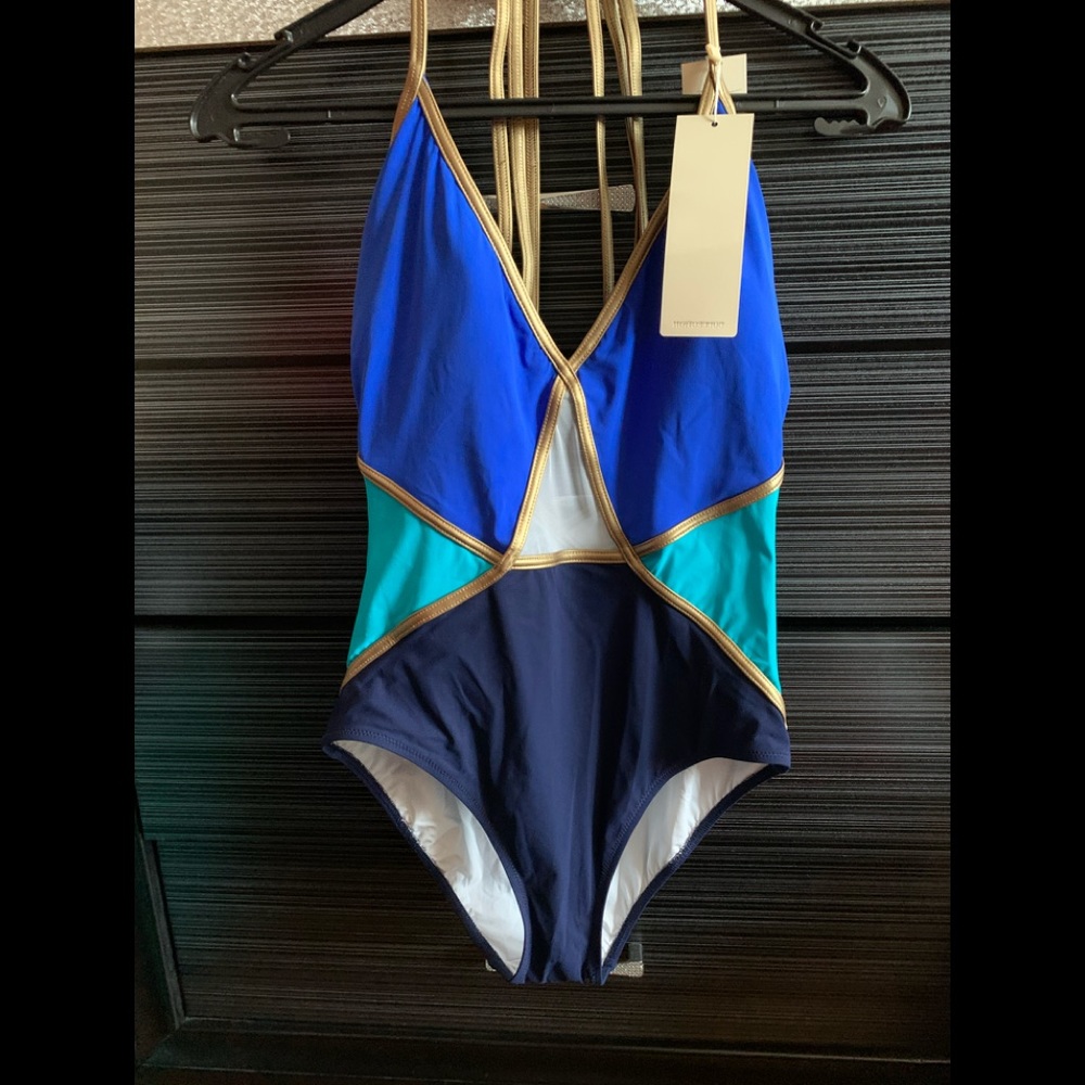 One piece swim suit, Gottex size 6 brand new.